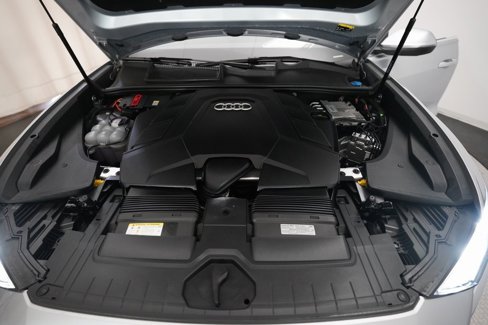 Used 2022 Audi Q8 Premium image 3