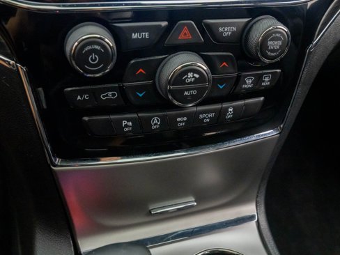Used 2019 Jeep Grand Cherokee Limited image 21