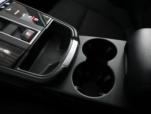 Certified 2023 Porsche Macan image 18