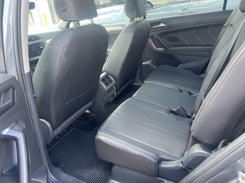 Certified 2023 Volkswagen Tiguan SE w/ Panoramic Sunroof Package image 5