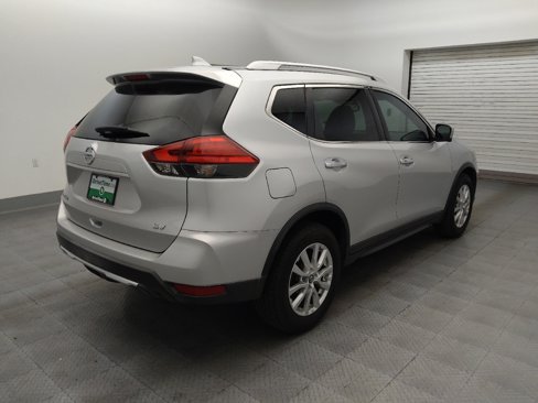 Used 2017 Nissan Rogue SV w/ SV Premium Package image 9