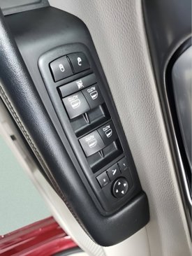 Used 2018 Chrysler Pacifica Limited image 27