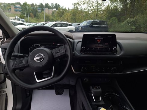 Used 2022 Nissan Rogue S image 13