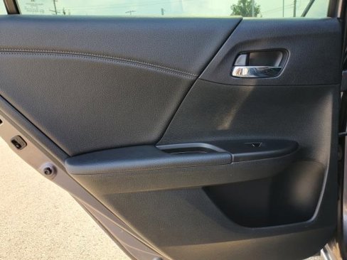 Used 2017 Honda Accord EX image 7