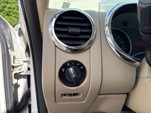 Used 2008 Ford Explorer XLT image 21