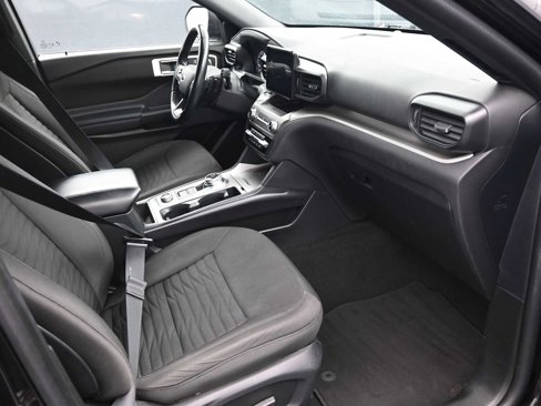 Used 2020 Ford Explorer XLT image 28