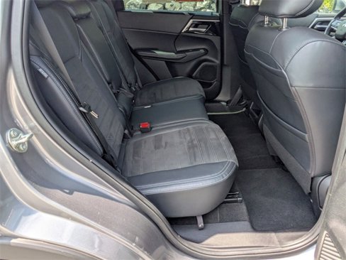 Used 2023 Mitsubishi Outlander SE image 28