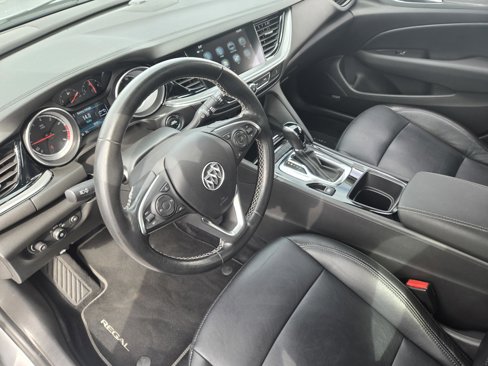 Used 2018 Buick Regal Preferred w/ Sights and Sounds Package image 12