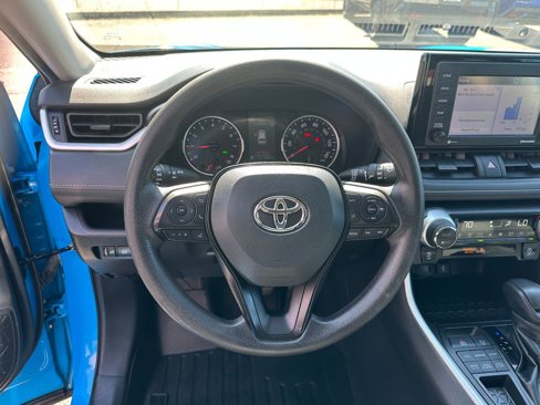 Used 2021 Toyota RAV4 XLE image 19