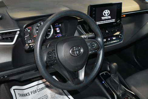 Used 2022 Toyota Corolla LE image 2