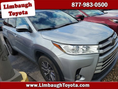 Used 2019 Toyota Highlander SE image 1