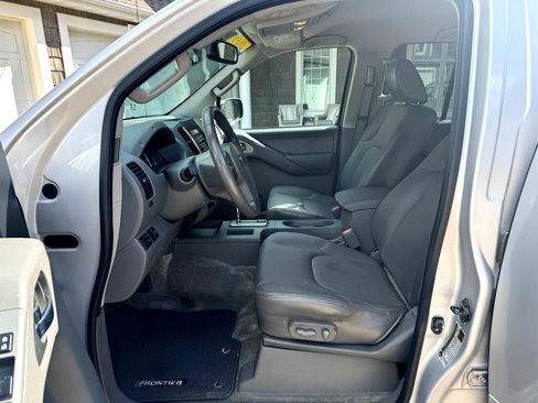 Used 2012 Nissan Frontier SL image 12