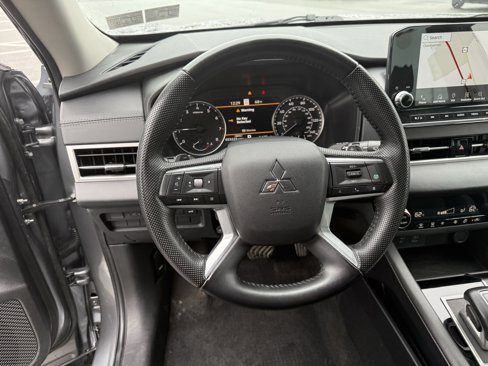 Used 2023 Mitsubishi Outlander SE image 16