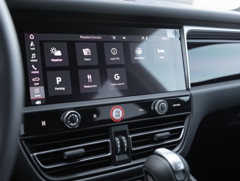 Used 2025 Porsche Macan image 25