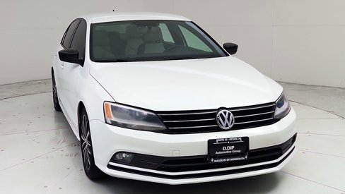Used 2016 Volkswagen Jetta Sport image 2
