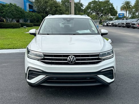 Used 2023 Volkswagen Tiguan SE image 2