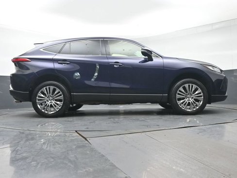 Certified 2022 Toyota Venza XLE image 39