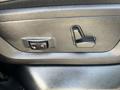 Used 2016 RAM 1500 Laramie w/ Convenience Group image 9