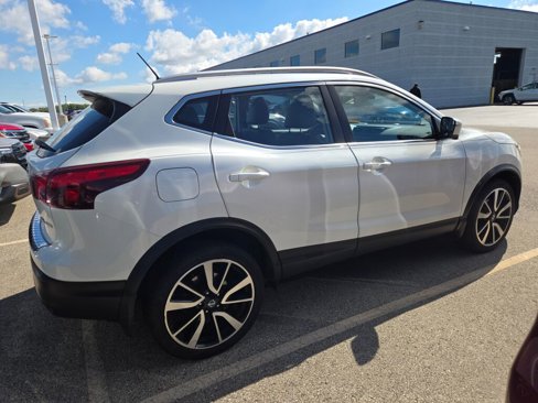 Used 2017 Nissan Rogue Sport SL w/ SL Premium Package image 3