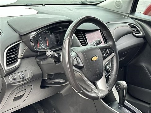Certified 2022 Chevrolet Trax LT w/ LT Convenience Package image 11
