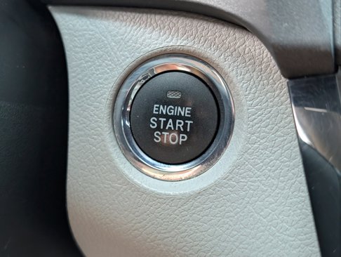 Used 2018 Toyota Sienna XLE image 17