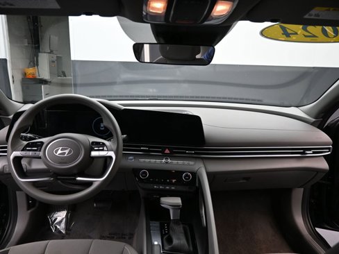 Certified 2024 Hyundai Elantra SEL image 10