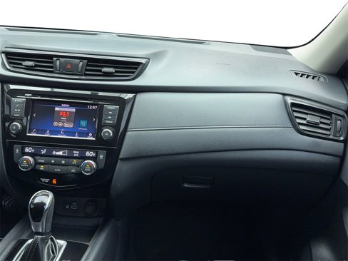 Used 2018 Nissan Rogue SV image 19