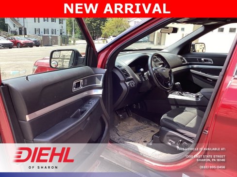 Used 2017 Ford Explorer XLT image 9