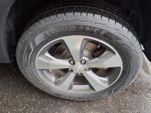 Used 2019 Jeep Cherokee Limited image 9