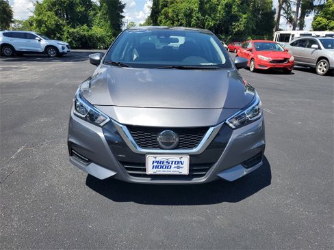 Used 2022 Nissan Versa SV image 2