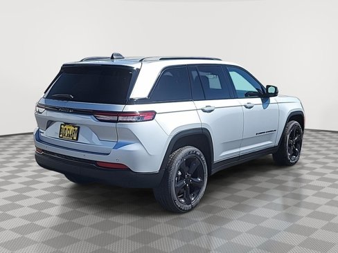 New 2025 Jeep Grand Cherokee Altitude image 21