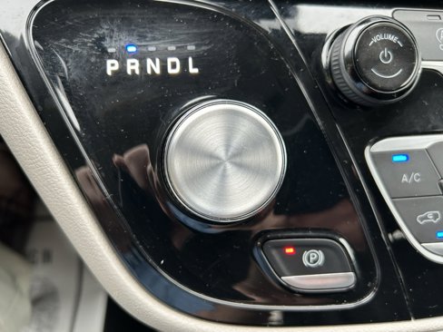 Used 2023 Chrysler Voyager LX image 26
