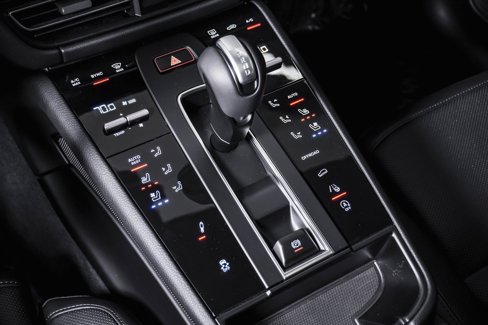Certified 2025 Porsche Macan Turbo image 24