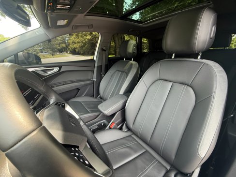 Used 2024 Audi Q4 e-tron Premium Plus image 12