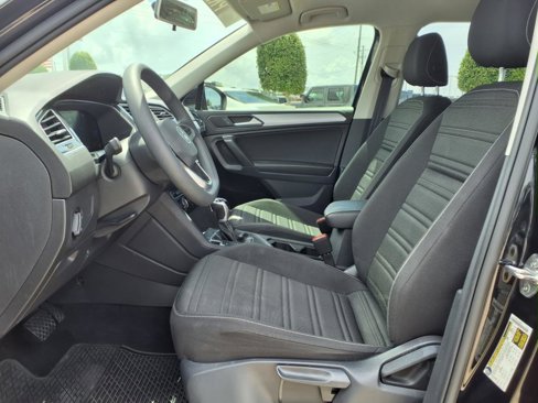 Used 2022 Volkswagen Tiguan S image 8