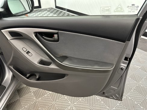 Used 2013 Hyundai Elantra GLS w/ Preferred Pkg image 14