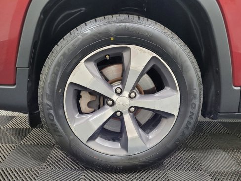 Used 2019 Jeep Cherokee Limited image 31