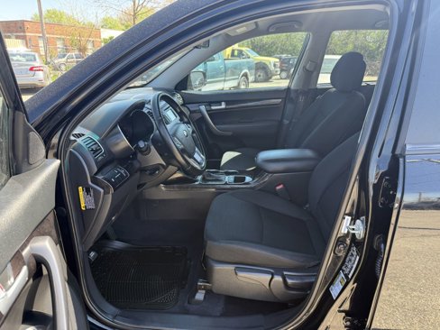 Used 2015 Kia Sorento LX image 8