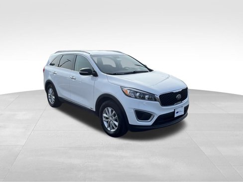 Used 2017 Kia Sorento LX w/ LX Convenience Package image 7
