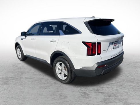 Used 2022 Kia Sorento LX image 5