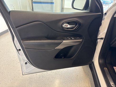 Used 2021 Jeep Cherokee Limited w/ Elite Package image 40