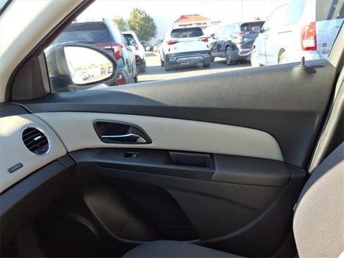 Used 2014 Chevrolet Cruze LS image 29