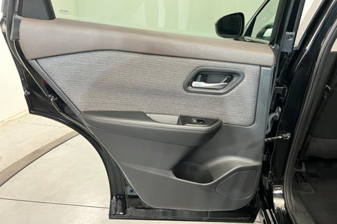 Used 2023 Nissan Rogue SV image 19