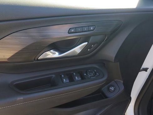 Used 2022 GMC Terrain SLT image 21