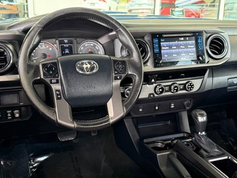 Used 2017 Toyota Tacoma TRD Sport image 30