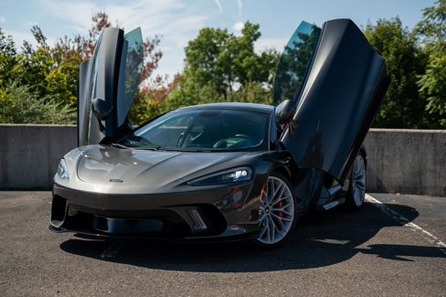 Used 2022 McLaren GT image 2