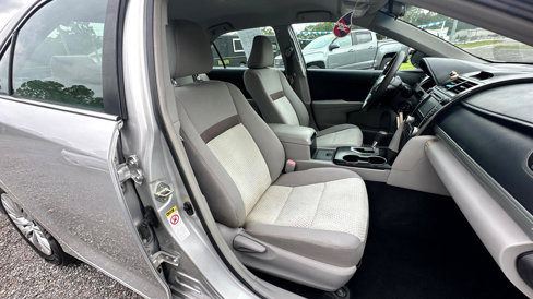 Used 2014 Toyota Camry SE image 12