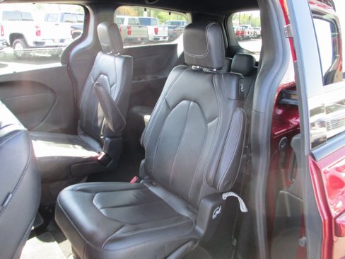 Used 2018 Chrysler Pacifica Touring-L w/ Premium Audio Group image 18