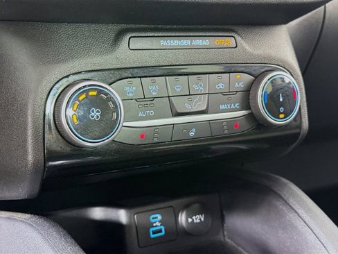Used 2022 Ford Escape SE w/ Cold Weather Package image 15