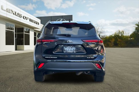 Used 2024 Toyota Highlander XLE image 9